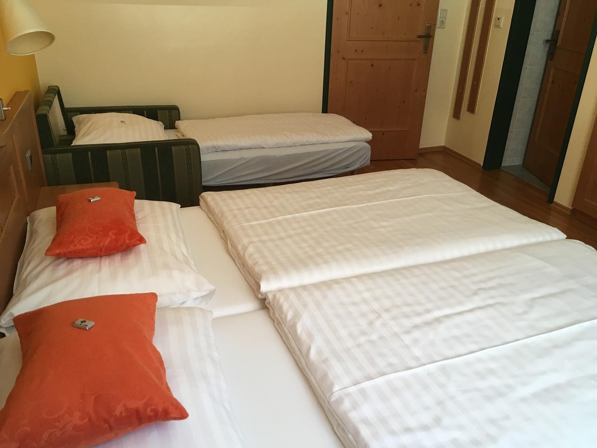 Hotel Zur Post グンポルツキルヒェン エクステリア 写真